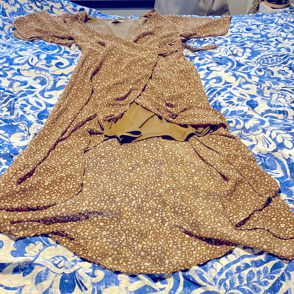 Womens new with tags wrap dress! Tan with white leopard print